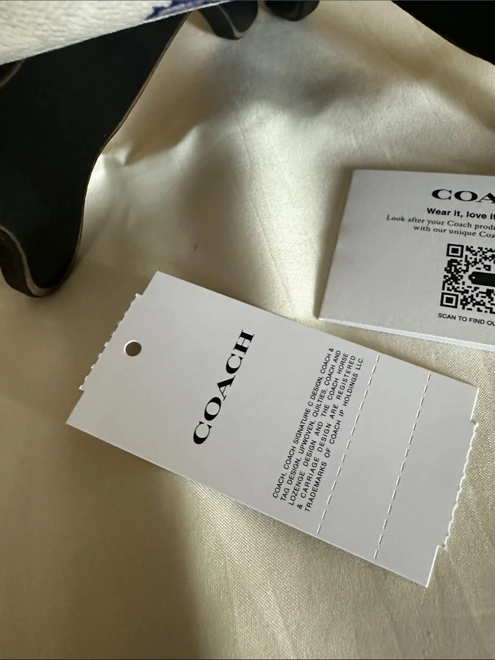 NWT Coach White/Chalk Corner Zip Wristlet with Blueberry Print